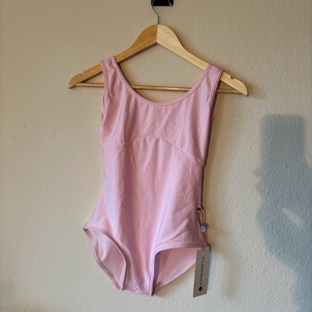 Yumiko Anna Leotard (L)